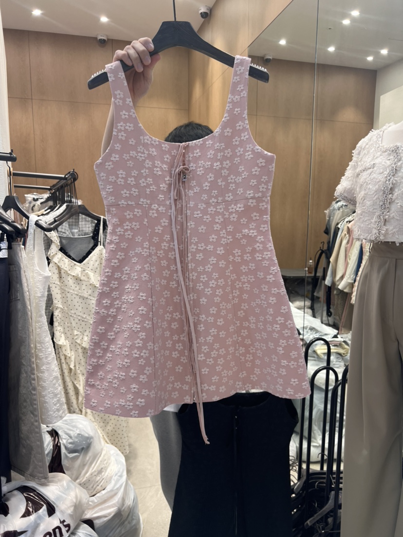 TRIPLE SEVEN韓國直郵女裝新款真品24春夏職業人氣連衣裙TRIPLE SEVEN連衣裙圖色2