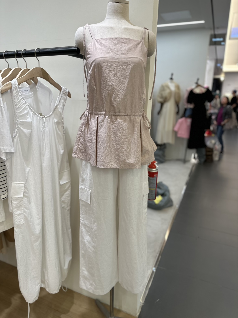 WINSOME韓國直郵女裝新品職業熱賣推薦真品人氣時尚吊帶背心WINSOME吊帶/背心