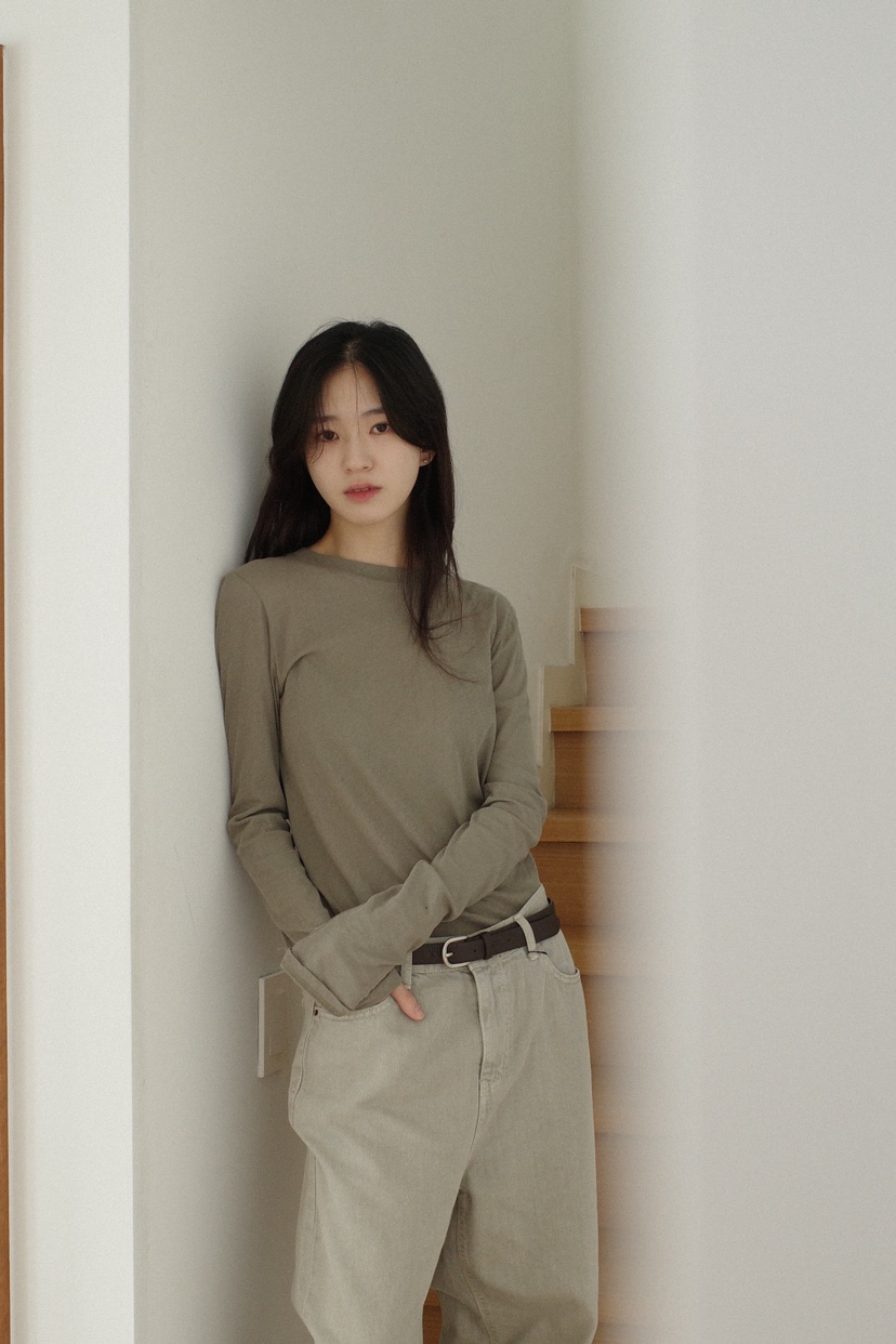 OVER RICH韓國直郵東大門實拍女裝新款人氣時尚推薦長袖T恤OVER RICH長袖T恤
