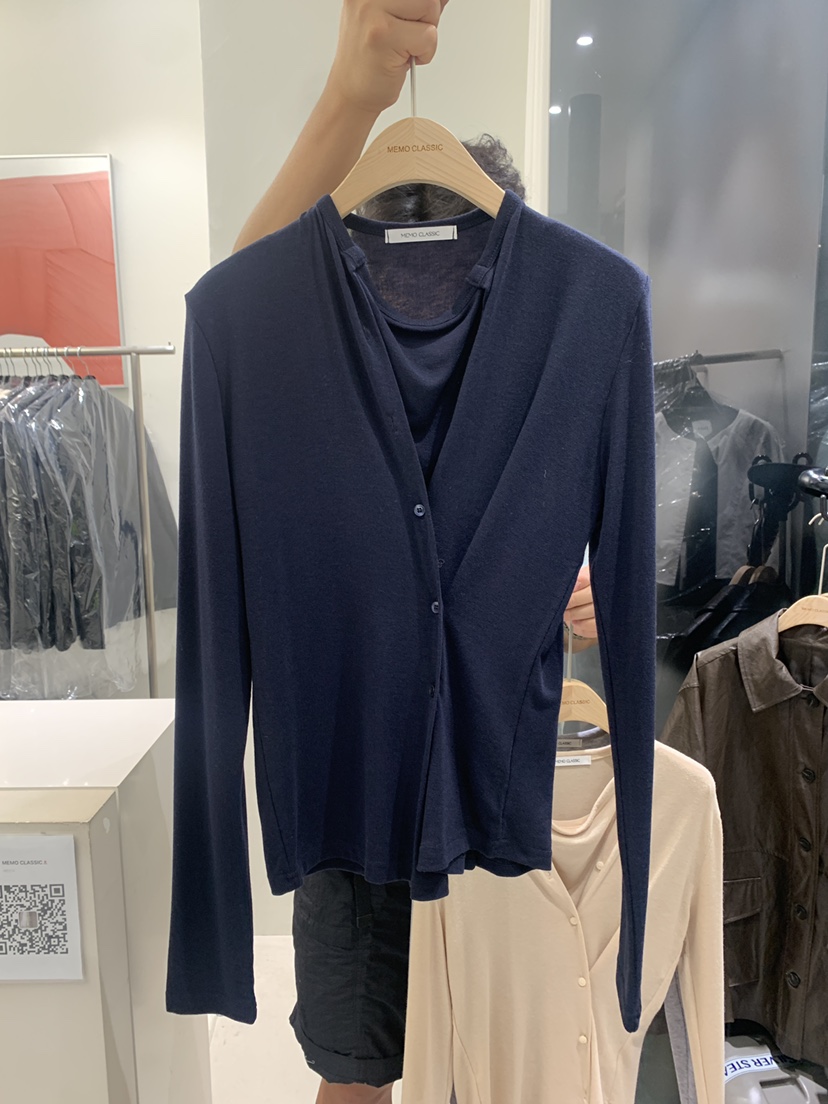 MEMO CLASSIC韓國直郵東大門實拍女裝新品職業推薦長袖T恤MEMO CLASSIC長袖T恤圖色2