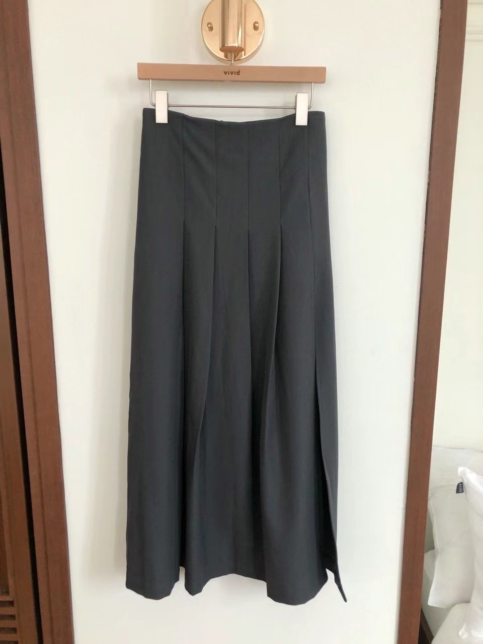VIVID韓國直郵東大門代購女裝新品時尚職業熱賣長裙百褶長款VIVID長裙
