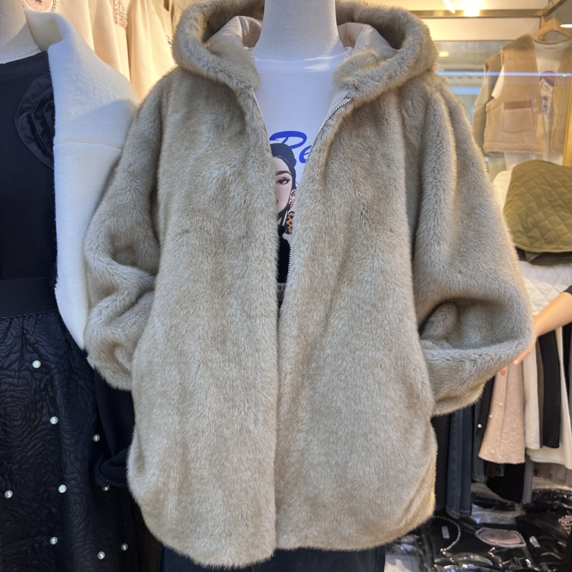 COCO HOLIC韓國直郵東大門實拍女裝新款24秋冬短款大衣水貂兜帽COCO HOLIC短款大衣圖色3