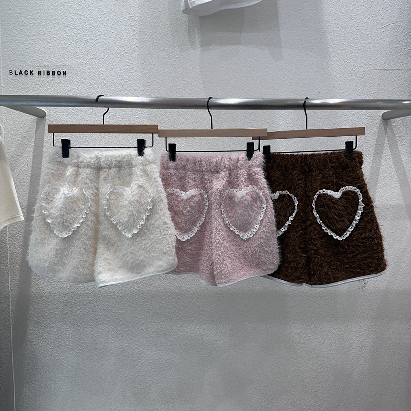 BLACK RIBBON-A東大門實拍女裝新款休閑推薦熱賣短褲抓絨BLACK RIBBON-A短褲