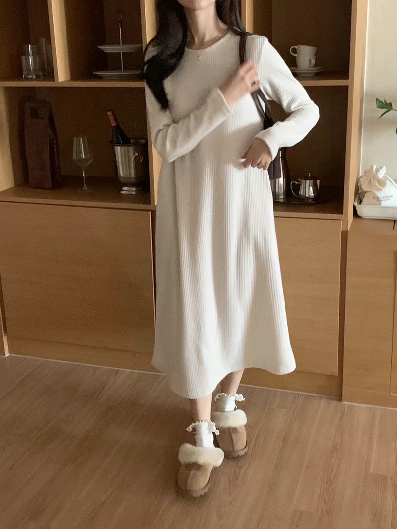 AND韓國直郵東大門實拍女裝新品推薦人氣職業24秋冬連衣裙羅紋空空連衣裙