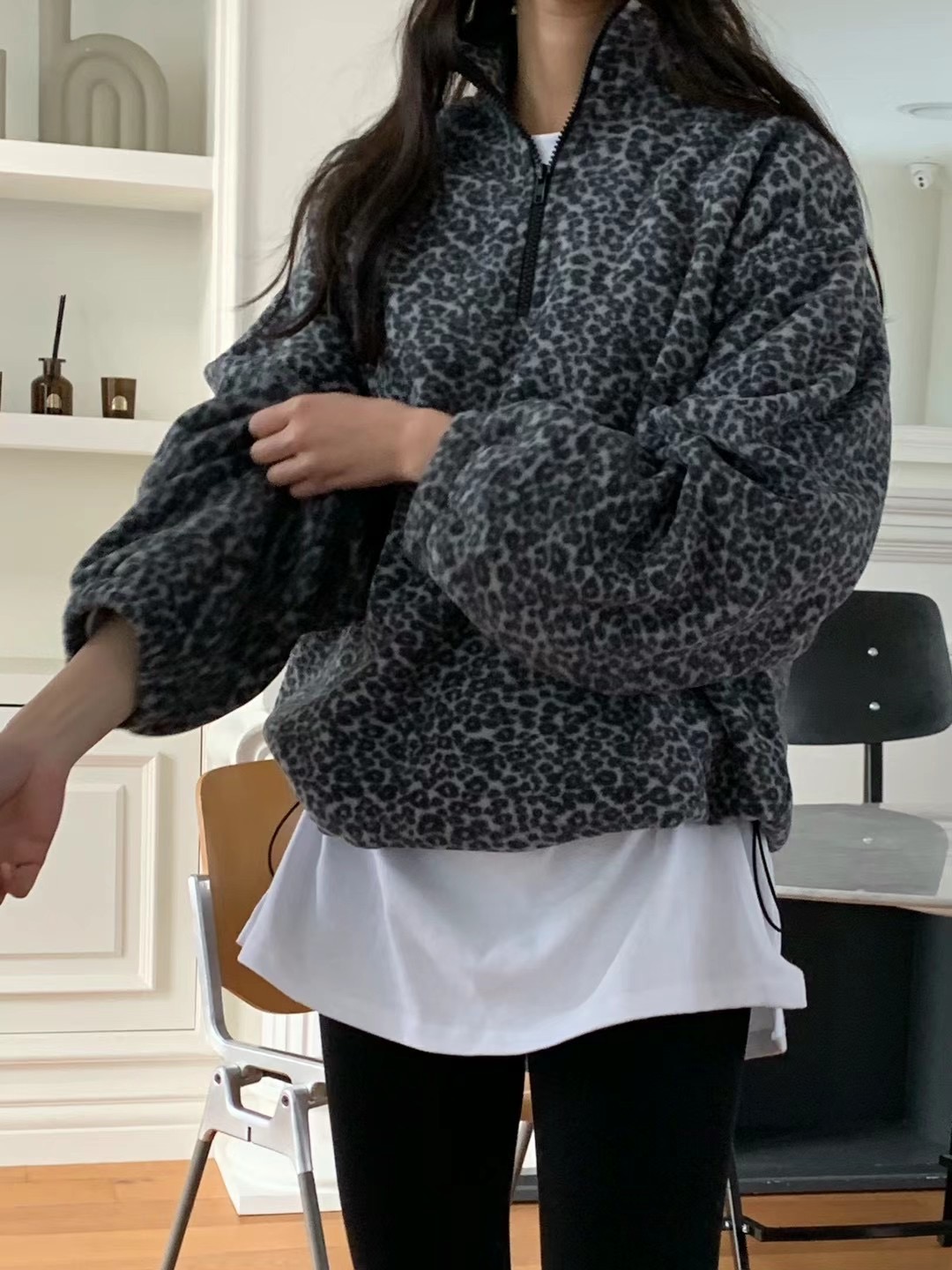 around110韓國直郵東大門實拍女裝新品推薦24秋冬衛衣豹紋絨around110衛衣