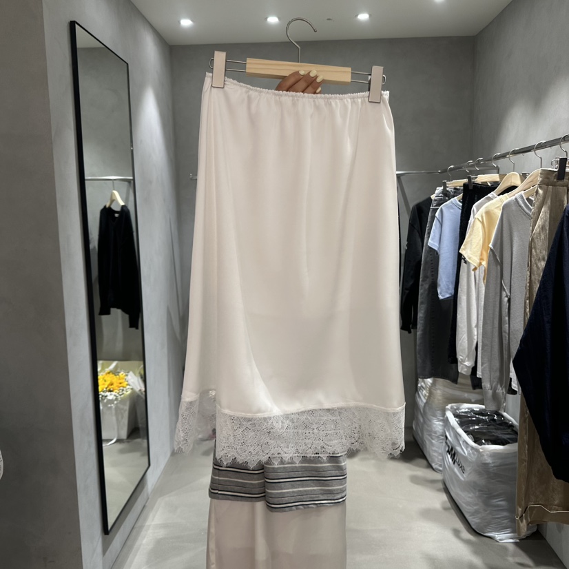 X-MOOD韓國直郵東大門實拍女裝新品真品推薦人氣時尚長裙蕾絲X-MOOD長裙