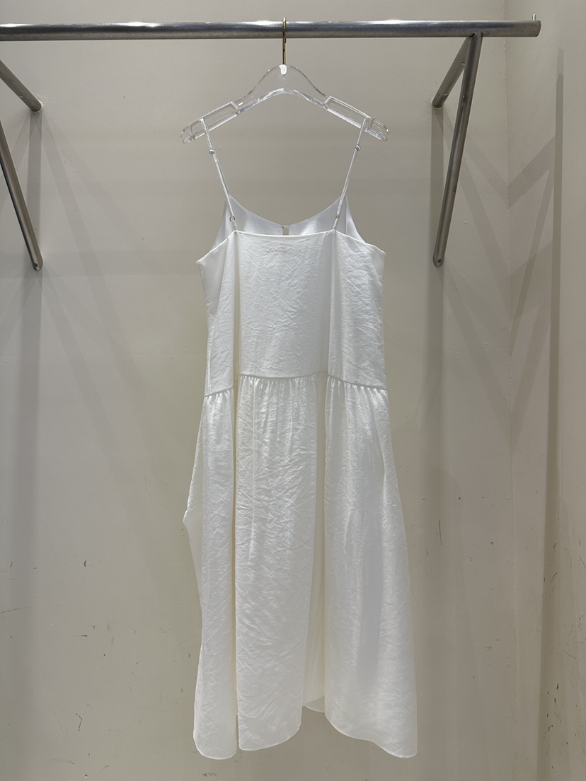 81 MARKET-L韓國直郵東大門實拍女裝新品時尚人氣熱賣連衣裙81 MARKET-L連衣裙