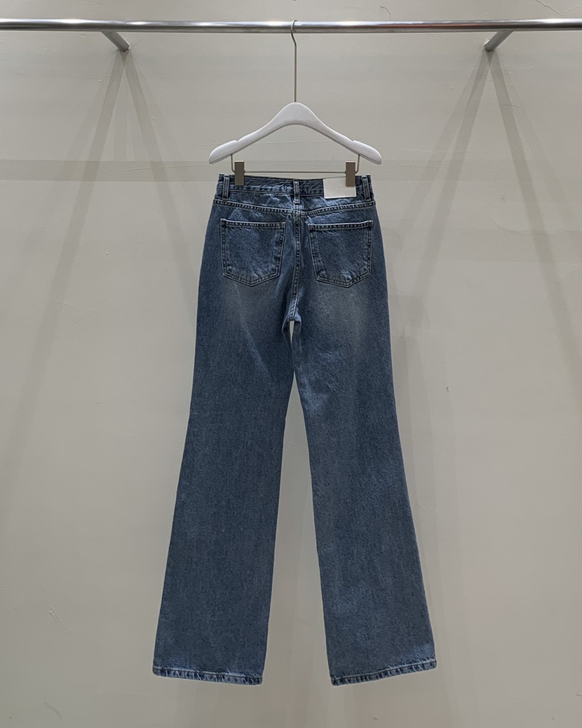 LOVE MOMENT東大門實拍女士新品人氣時尚休閑推薦職業牛仔褲LOVE MOMENT牛仔褲