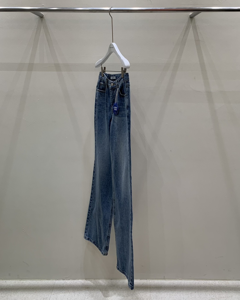 LOVE MOMENT東大門實拍女士新品人氣時尚休閑推薦職業牛仔褲LOVE MOMENT牛仔褲