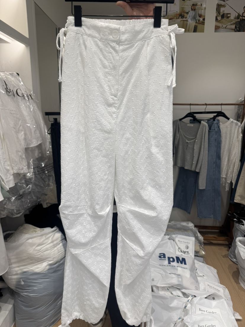 BIEN GARDER直郵韓國代購㊣女裝新款人氣熱賣休閑褲刺繡蕾絲BIEN GARDER休閑褲圖色1