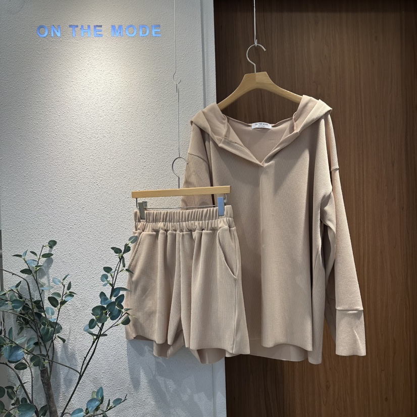 ON THE MODE韓國㊣直郵東大門代購女裝新款休閑熱賣套裝套裝ON THE MODE套裝圖色3