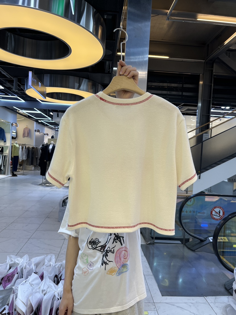 PLUM-q韓國直郵㊣女裝新品推薦時尚休閑職業熱賣人氣25春夏T恤PLUMT恤