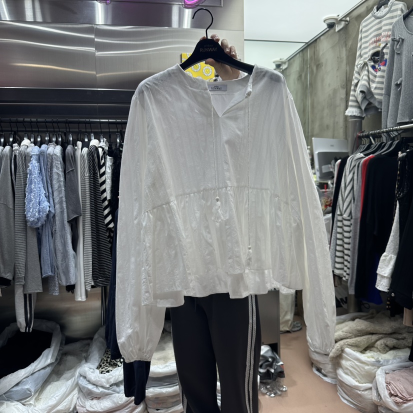 RUNWAY-런웨이韓國直郵女裝新款熱賣真品25春夏襯衫蕾絲衫RUNWAY襯衫/蕾絲衫