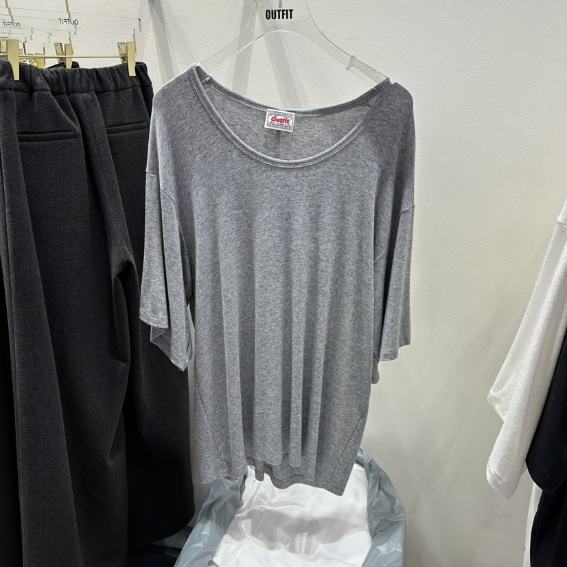 OUTFIT東大門直郵女裝新品真品時尚職業25春夏熱賣推薦休閑T恤OUTFITT恤圖色2
