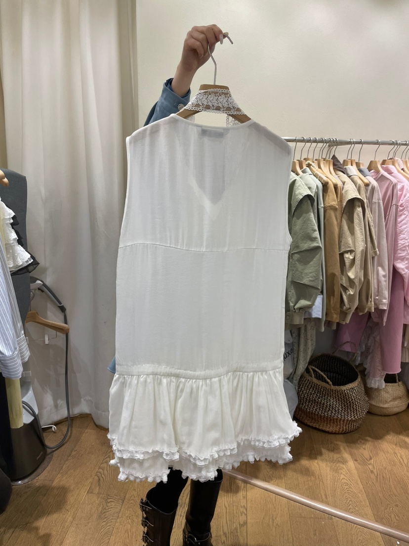 AUVERFIT直郵韓國代購㊣女裝新品熱賣推薦連衣裙含脖帶蕾絲AUVERFIT連衣裙