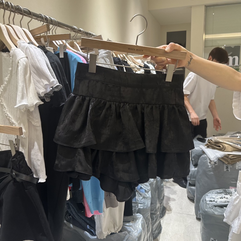 MOREMORE韓國直郵㊣東大門實拍女裝新款25春夏人氣短裙圓領more more短裙圖色2
