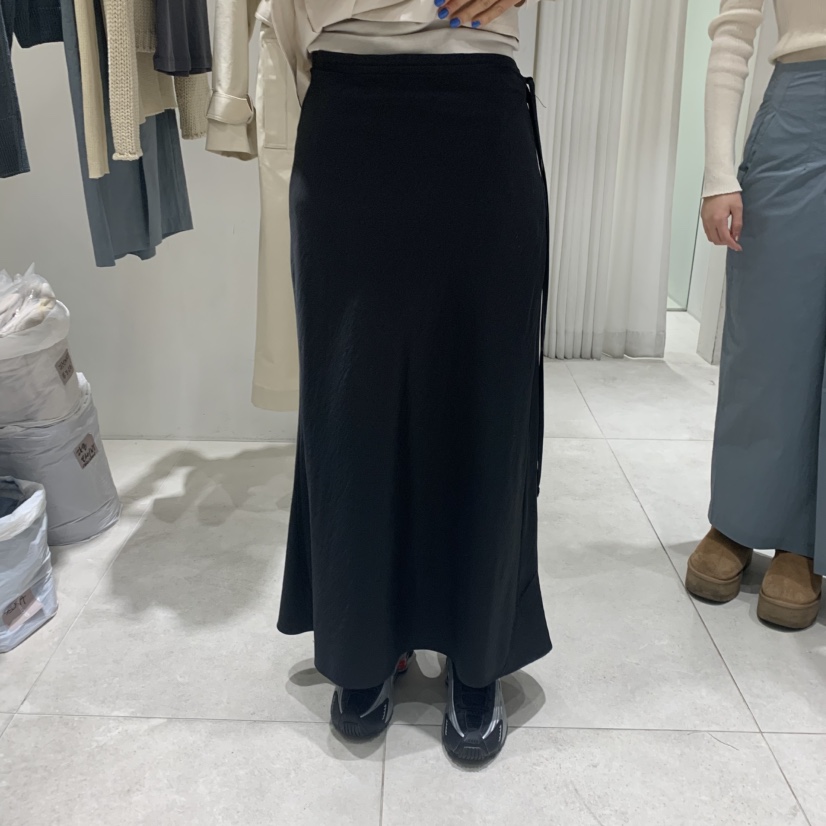 GLOW AND NYMPH韓國代購女士新款25春夏熱賣推薦人氣長裙GLOW AND NYMPH長裙圖色2