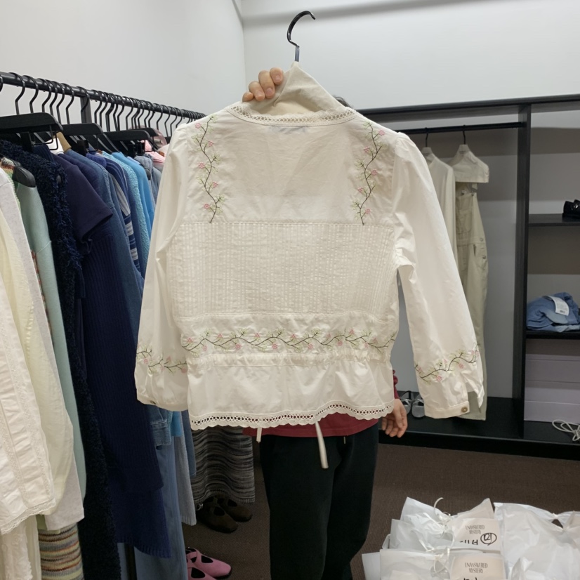 UNANSWERED-MYSTERY東大門代購女士新品25春夏襯衫蕾絲衫刺繡UNANSWERED/MYSTERY襯衫/蕾絲衫