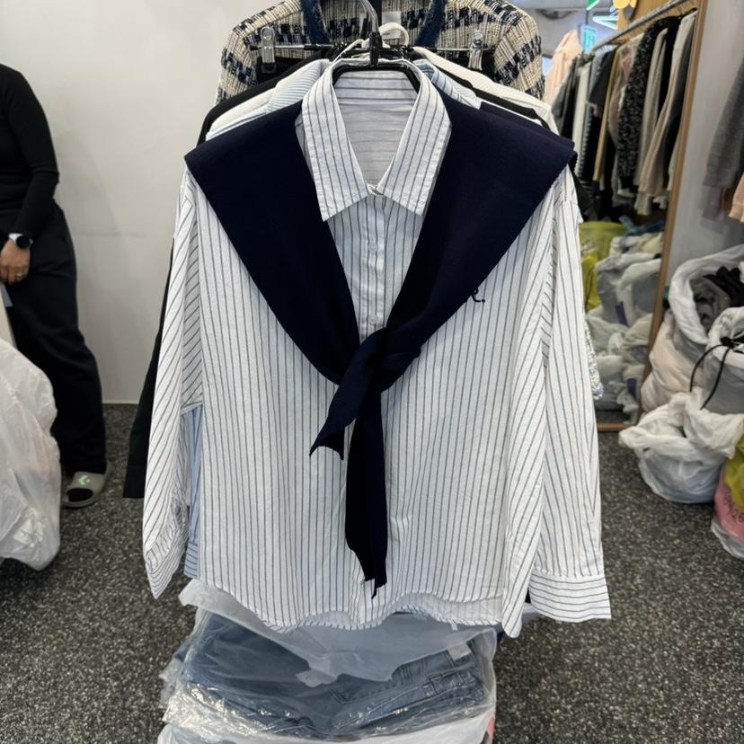 BELOVED東大門實拍女裝新品真品人氣推薦襯衫蕾絲衫披肩條紋BELOVED襯衫/蕾絲衫