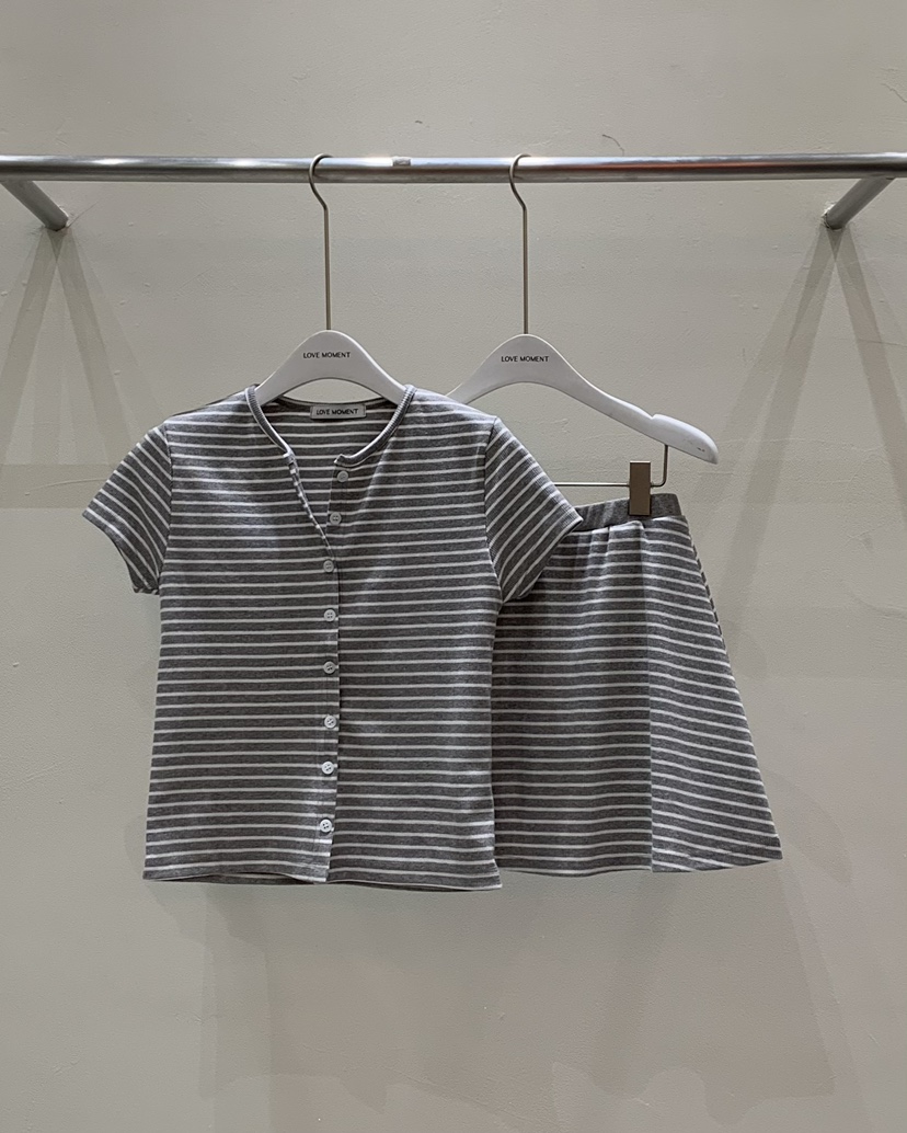 LOVE MOMENT直郵韓國代購㊣女裝新品時尚熱賣套裝套裝開衫LOVE MOMENT套裝圖色2