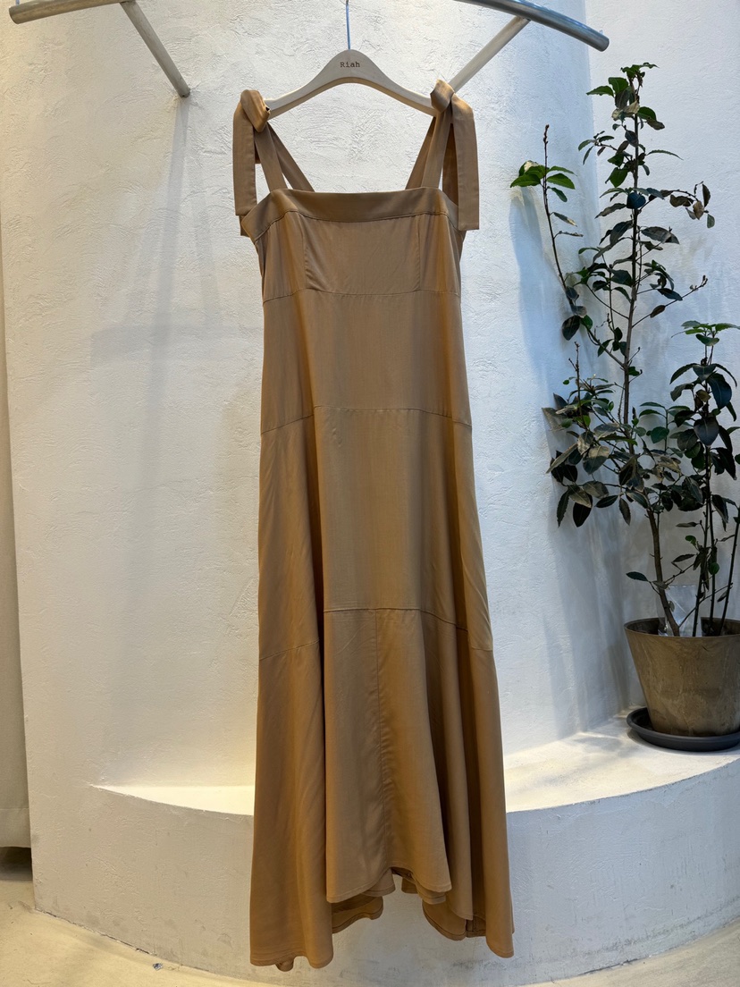 RIAH韓國㊣直郵東大門代購女裝新品熱賣連衣裙蝴蝶結打折長款RIAH連衣裙圖色2