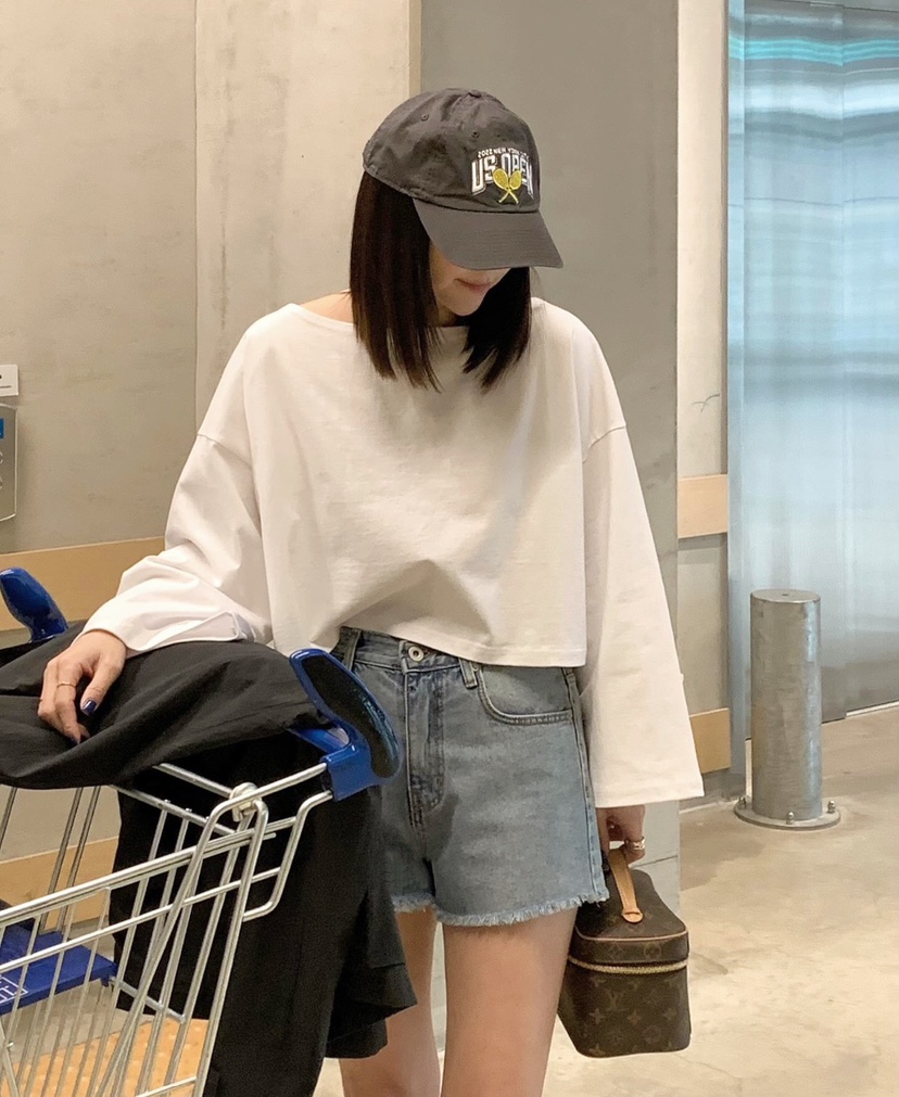 COURGETTE韓國直郵㊣東大門實拍女裝新品熱賣時尚長袖T恤短款COURGETTE長袖T恤