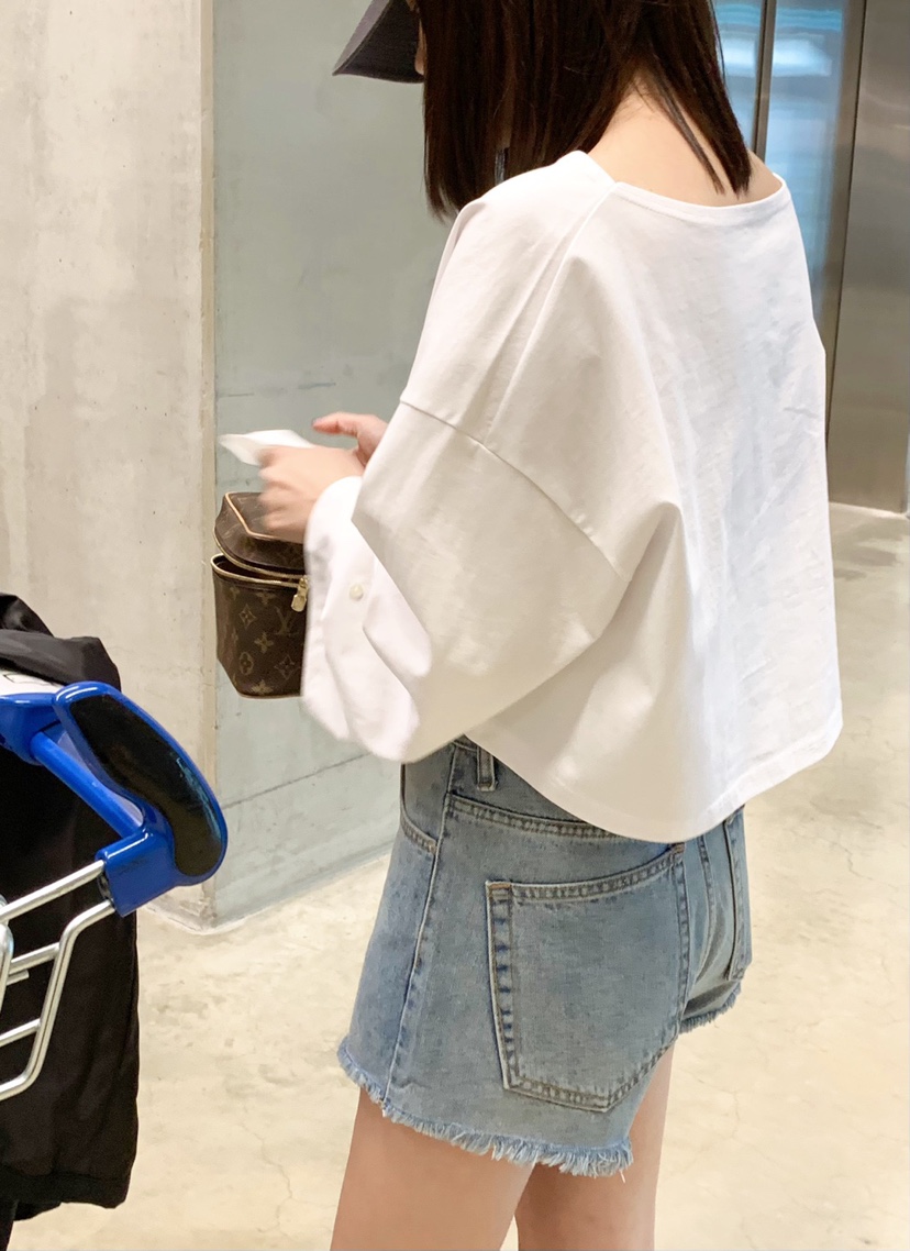 COURGETTE韓國直郵㊣東大門實拍女裝新品熱賣時尚長袖T恤短款COURGETTE長袖T恤