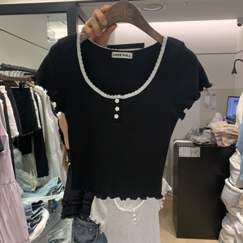 LOVE PULL韓國直郵㊣東大門實拍女裝新品休閑時尚T恤蕾絲紐扣LOVE PULLT恤圖色2