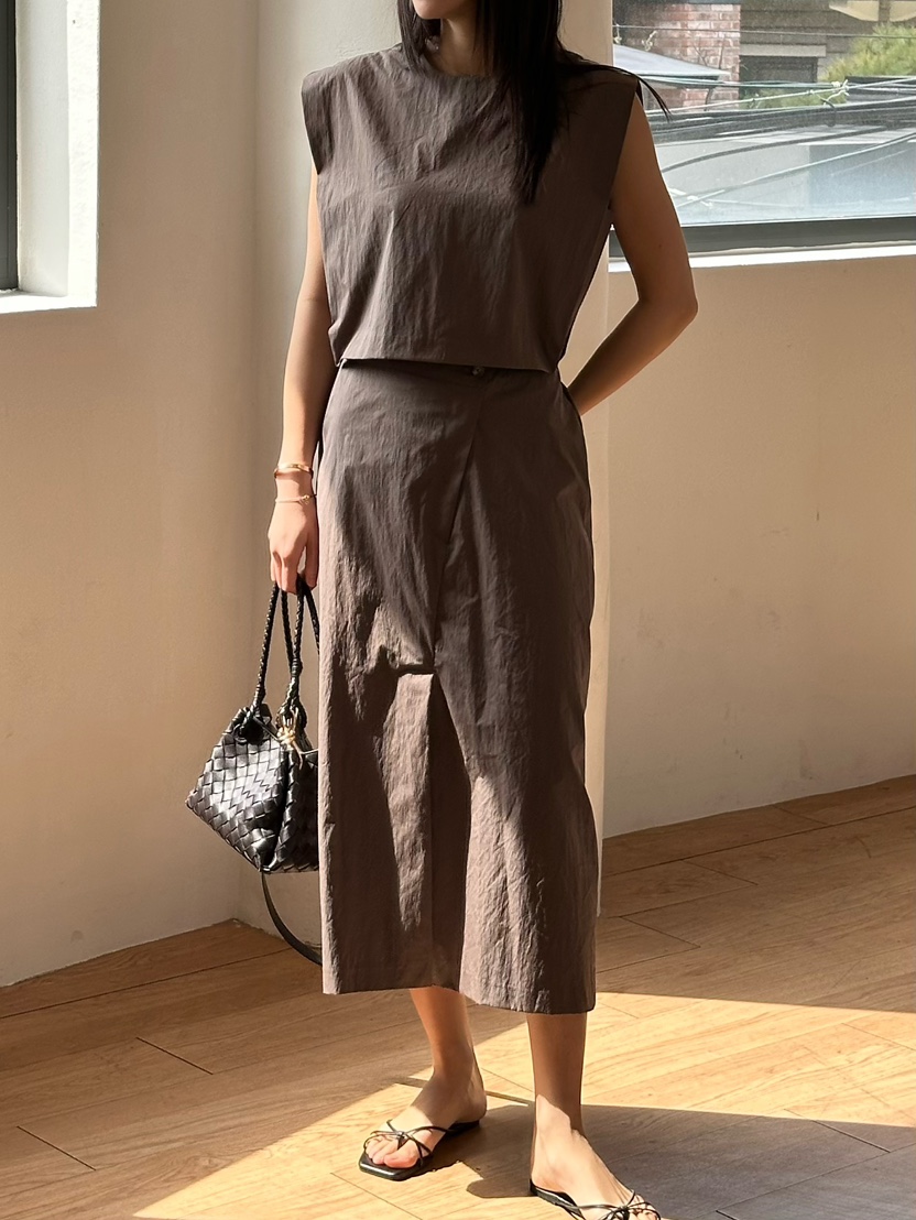 LE VASE韓國直郵㊣東大門實拍女裝新款熱賣時尚人氣吊帶背心LE VASE吊帶/背心圖色2
