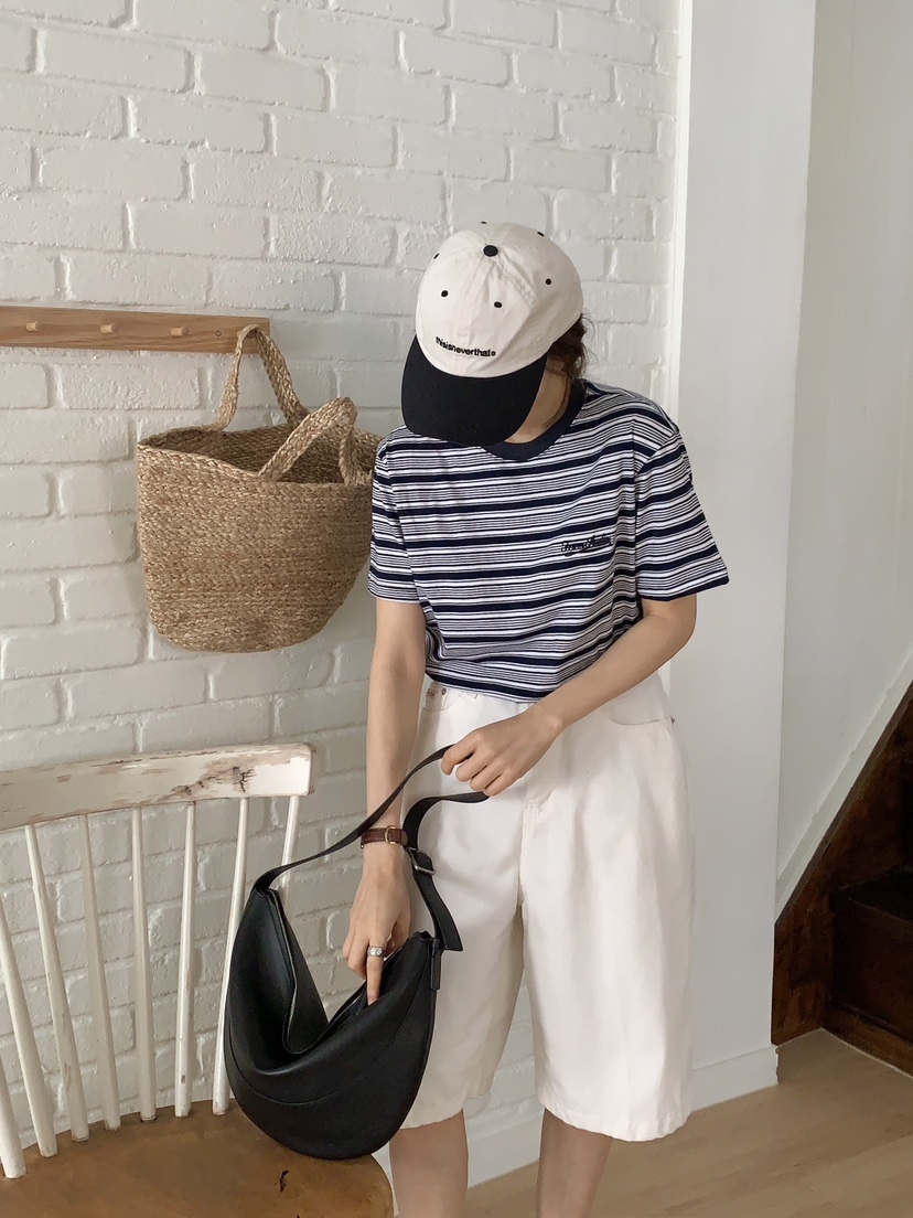 FORMSTUDIO東大門直郵女裝新品真品時尚職業人氣推薦T恤刺繡FORMSTUDIOT恤