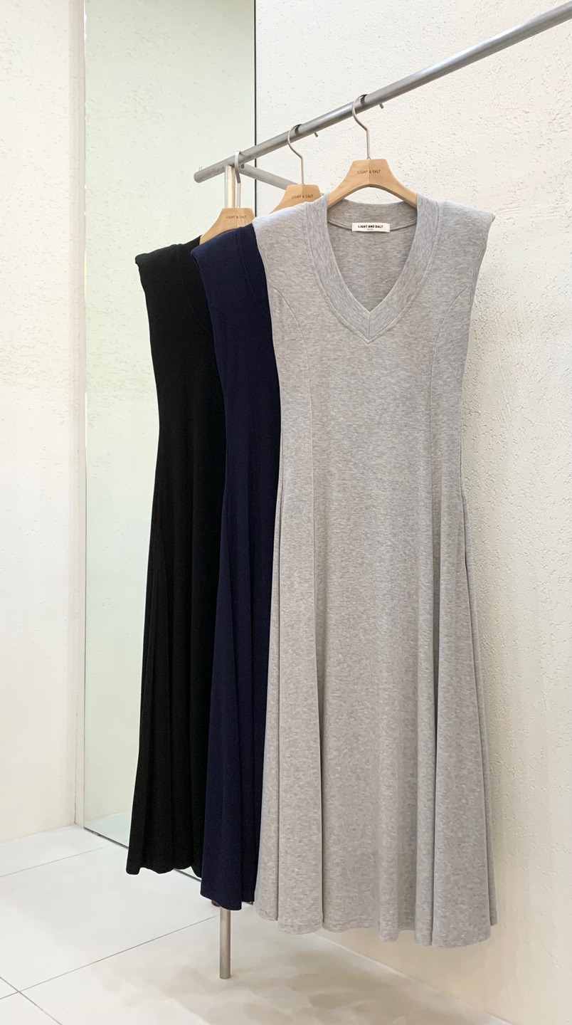LIGHT AND SALT東大門實拍女士新品25春夏推薦連衣裙V領長款LIGHT AND SALT連衣裙