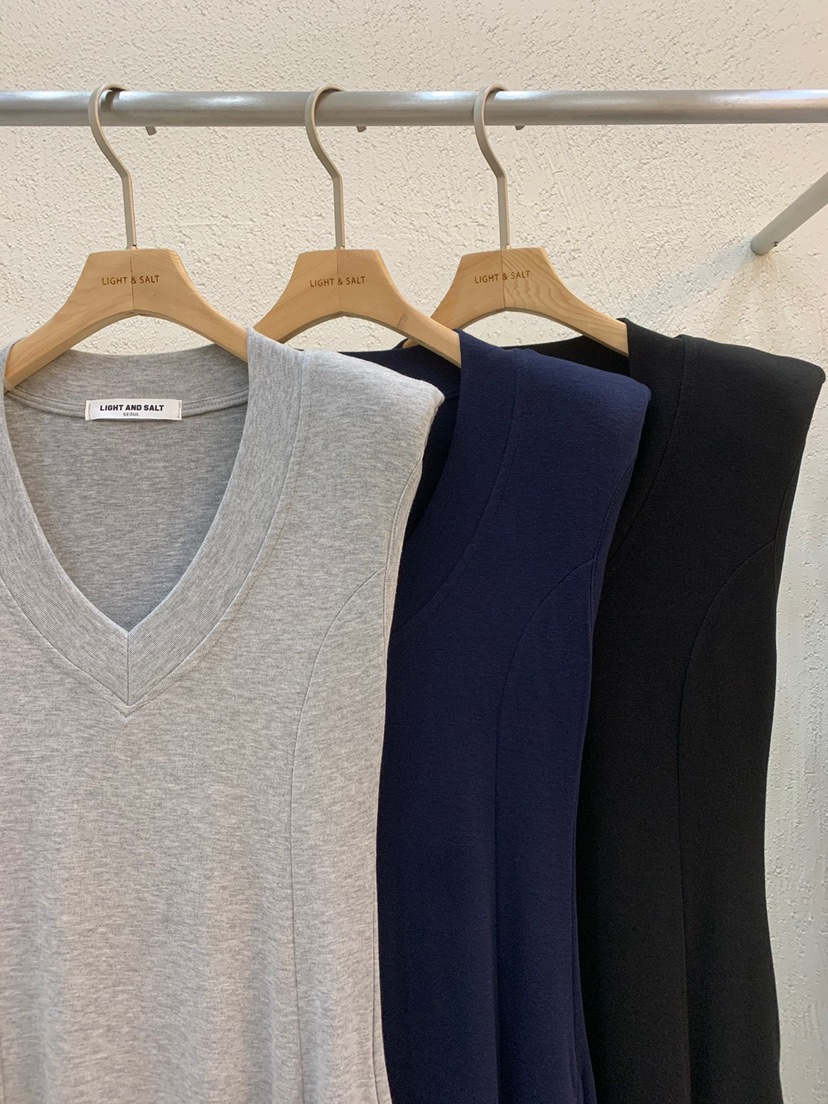 LIGHT AND SALT東大門實拍女士新品25春夏推薦連衣裙V領長款LIGHT AND SALT連衣裙