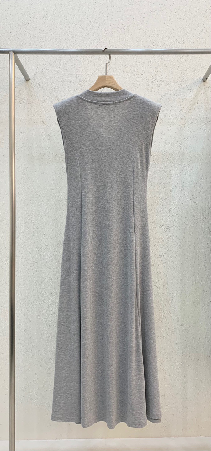 LIGHT AND SALT東大門實拍女士新品25春夏推薦連衣裙V領長款LIGHT AND SALT連衣裙