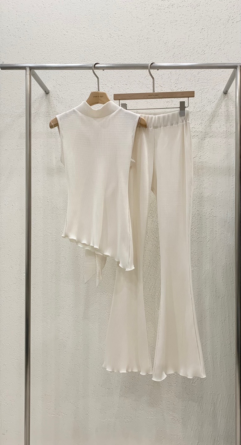 LIGHT AND SALT韓國直郵女士新品休閑25春夏套裝套裝褶皺LIGHT AND SALT套裝圖色2