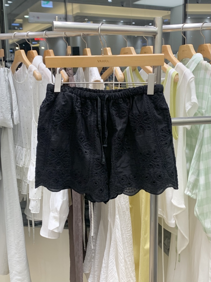 VAARA韓國直郵㊣東大門實拍女裝新品時尚25春夏熱賣短褲刺繡VAARA短褲圖色2