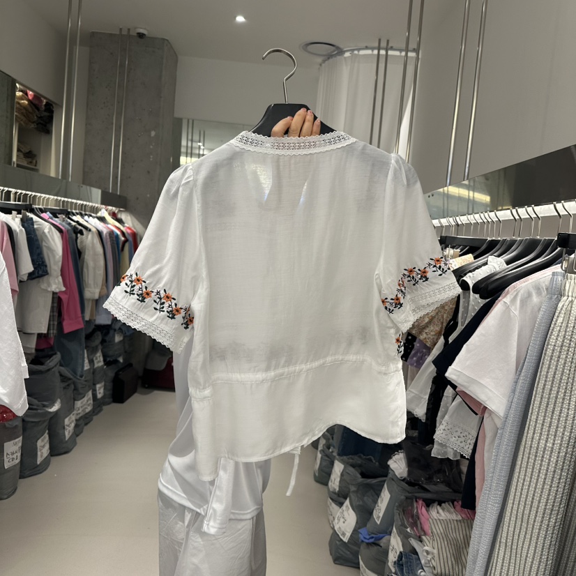 ARTE STUDIO韓國㊣直郵東大門代購女裝新品推薦襯衫蕾絲衫刺繡ARTE STUDIO襯衫/蕾絲衫