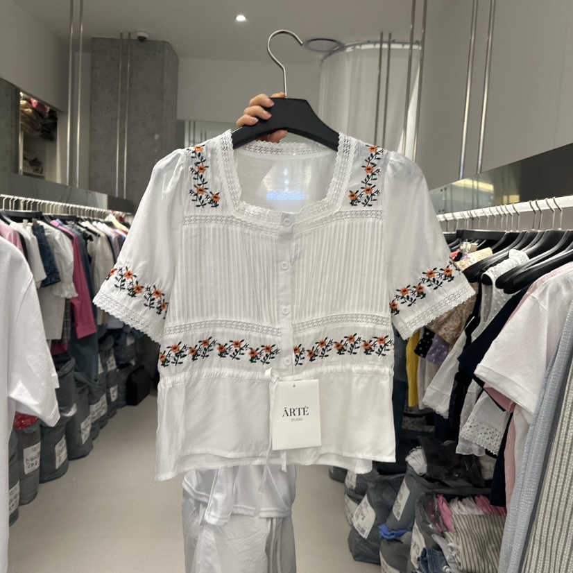 ARTE STUDIO韓國㊣直郵東大門代購女裝新品推薦襯衫蕾絲衫刺繡ARTE STUDIO襯衫/蕾絲衫