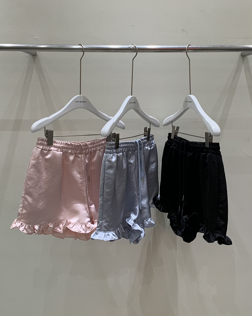 LOVE MOMENT東大門代購女裝新品熱賣休閑真品短褲荷葉邊緞面LOVE MOMENT短褲