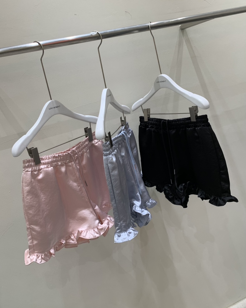 LOVE MOMENT東大門代購女裝新品熱賣休閑真品短褲荷葉邊緞面LOVE MOMENT短褲