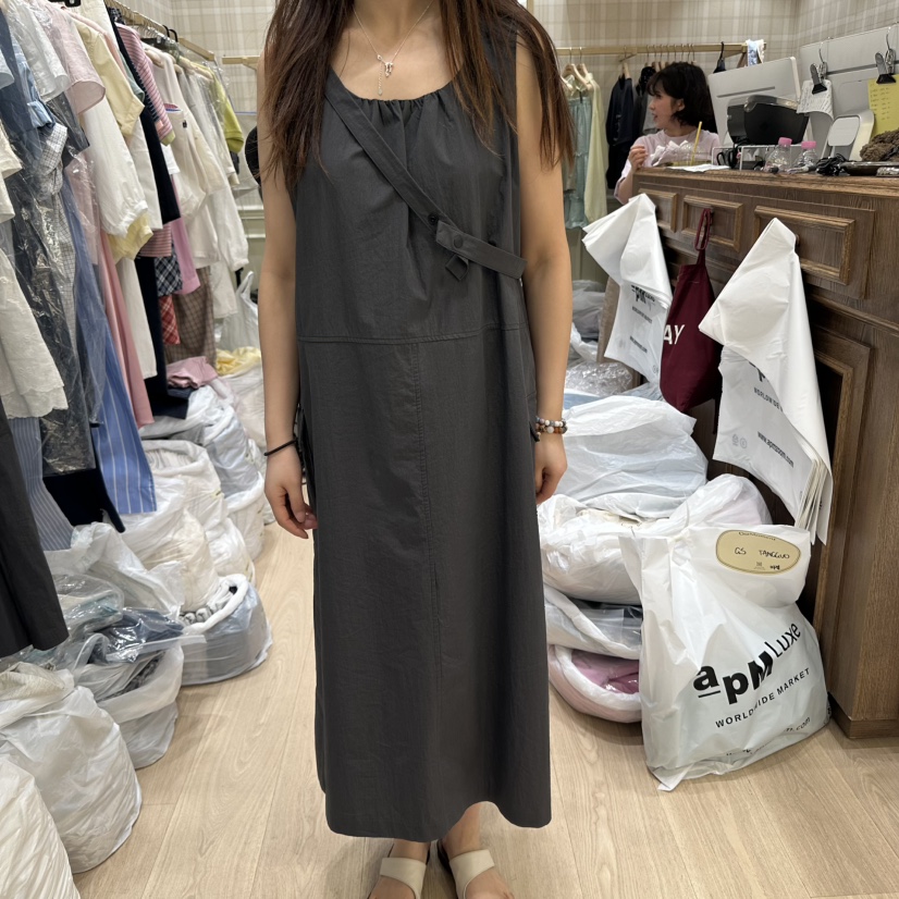 OURMOMENT韓國直郵㊣東大門實拍女裝新款熱賣推薦連衣裙含包OURMOMENT連衣裙圖色3