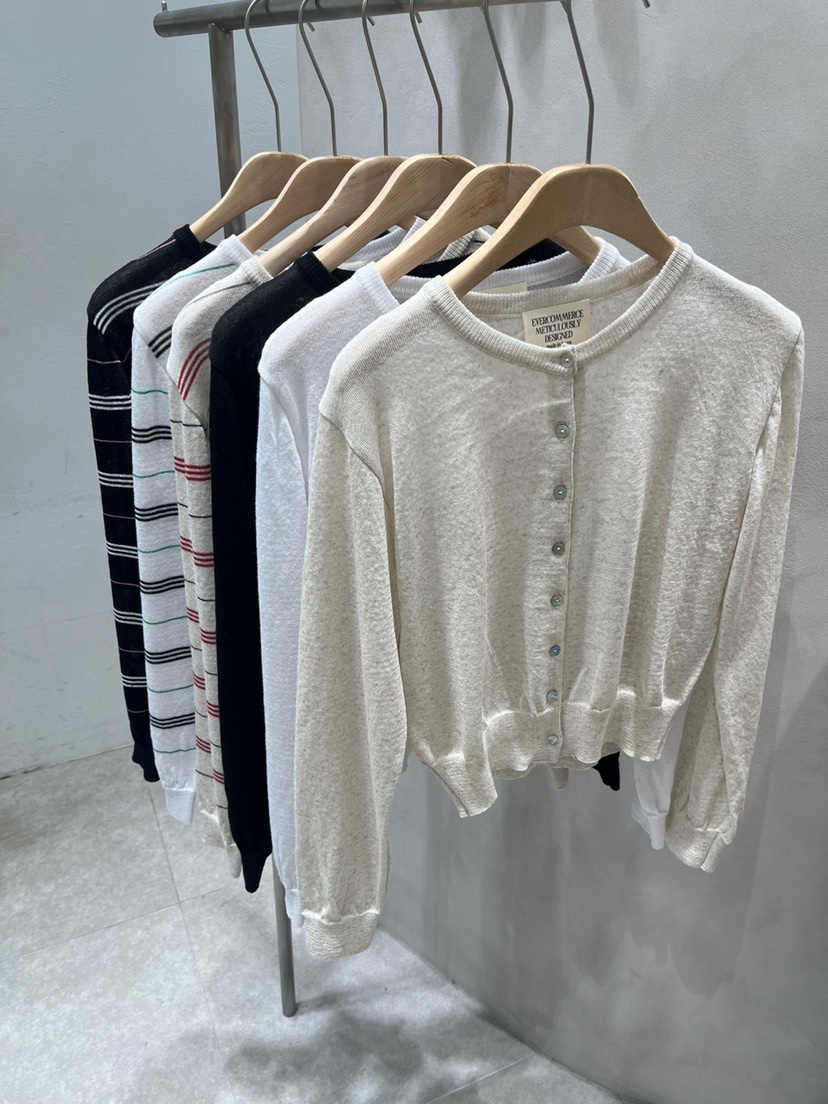 EVERCOMMERCE METICULOUSLY DESIGNED韓國直郵㊣東大門實拍女裝新品人氣針織衫開衫EVERCOMMERCE METICULOUSLY DESIGNED針織衫