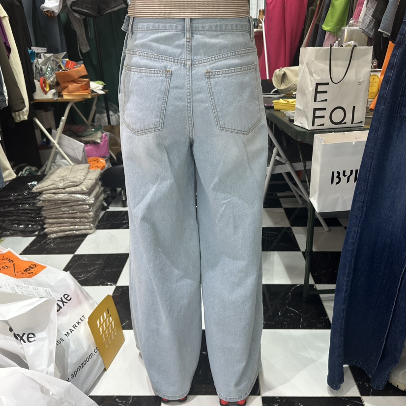 3COLOR(此品牌名稱會遭售假投訴,建議淘寶店鋪商品名稱中不要使用)韓國直郵㊣女裝新款時尚牛仔褲Three color牛仔褲