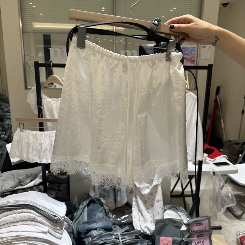 MOREMORE東大門實拍女士新品人氣真品熱賣時尚短褲蕾絲緞面more more短褲