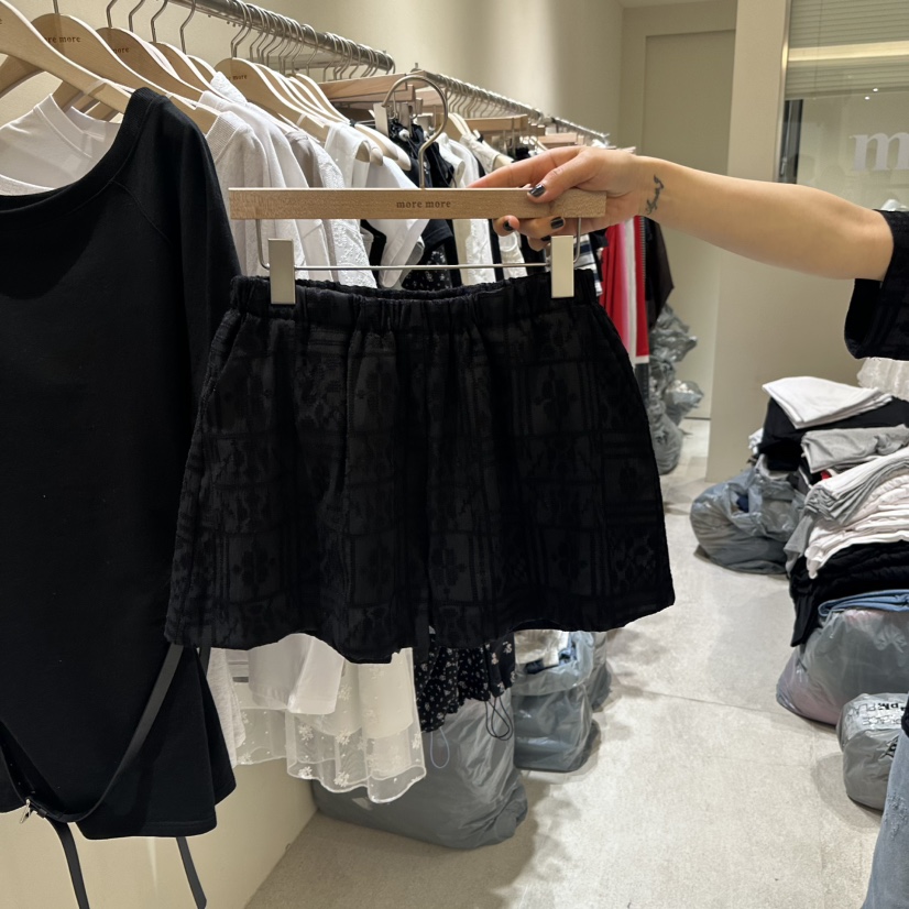 MOREMORE東大門直郵女裝新品真品熱賣推薦時尚人氣25春夏短褲more more短褲圖色2