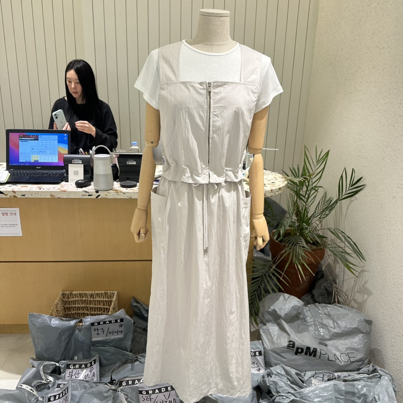 GRADE東大門直郵女士新品人氣25春夏真品時尚連衣裙不含內搭GRADE連衣裙