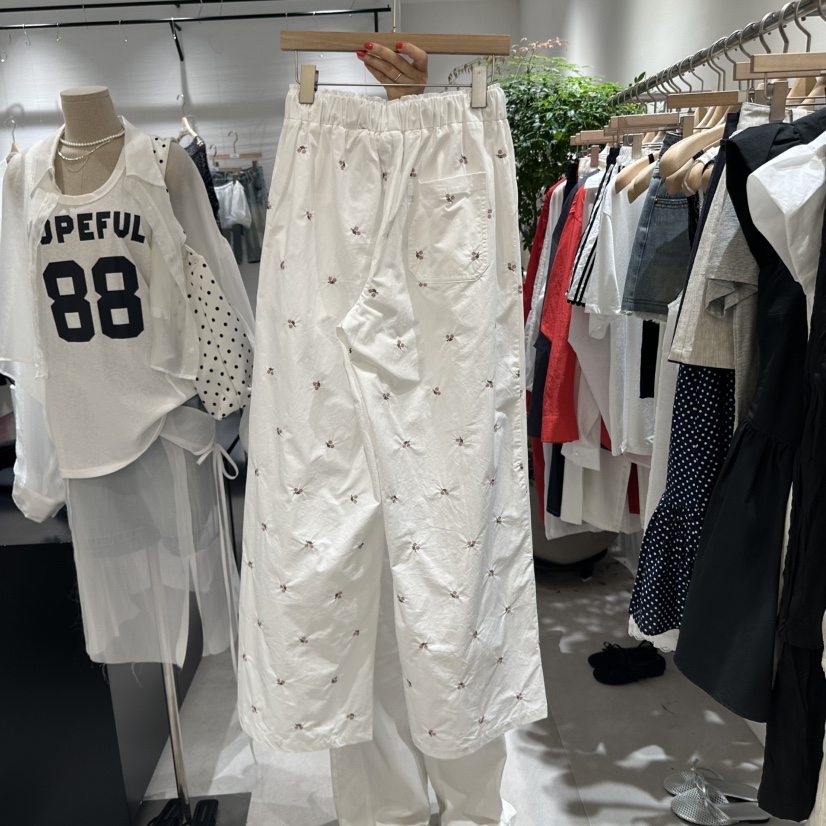 AYCE韓國直郵㊣東大門實拍女裝新款熱賣人氣時尚休閑褲刺繡101SHOWROOM/AYCE休閑褲