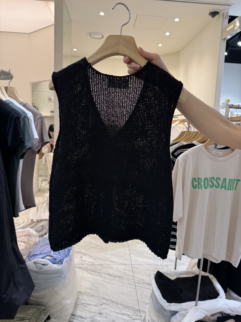 YIKHO STYLE韓國直郵㊣東大門實拍女裝新品推薦馬甲奶油色YIKHO STYLE馬甲
