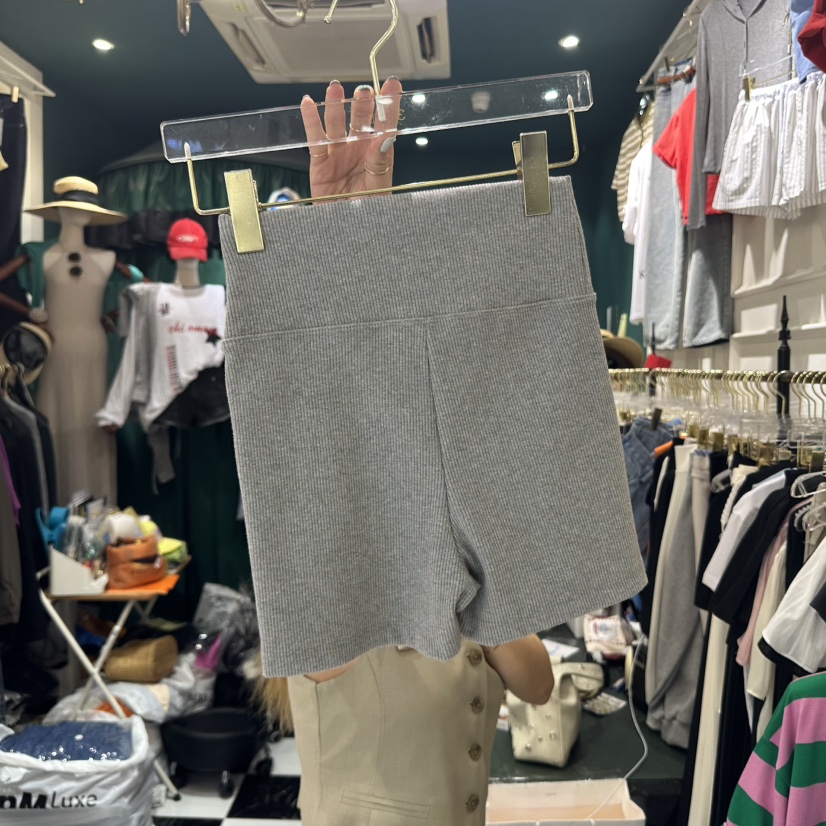 3COLOR(此品牌名稱會遭售假投訴,建議淘寶店鋪商品名稱中不要使用)韓國直郵㊣女裝新款休閑短褲緊身褲Three color短褲