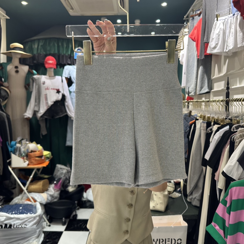 3COLOR(此品牌名稱會遭售假投訴,建議淘寶店鋪商品名稱中不要使用)韓國直郵㊣女裝新款休閑短褲緊身褲Three color短褲