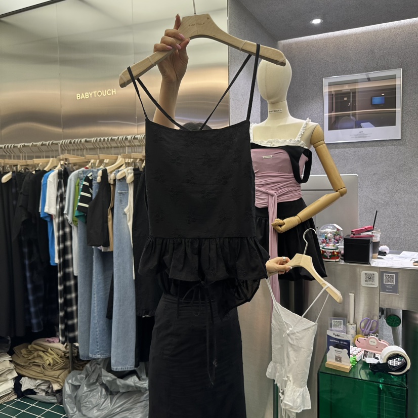 BABYTOUCH直郵韓國代購㊣女裝新款25春夏推薦人氣吊帶背心刺繡BABYTOUCH吊帶/背心圖色2